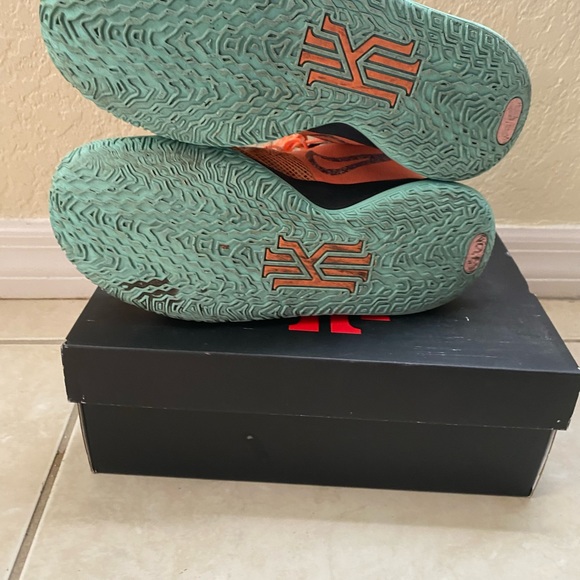 Youth Kyrie 7 - Picture 5 of 5